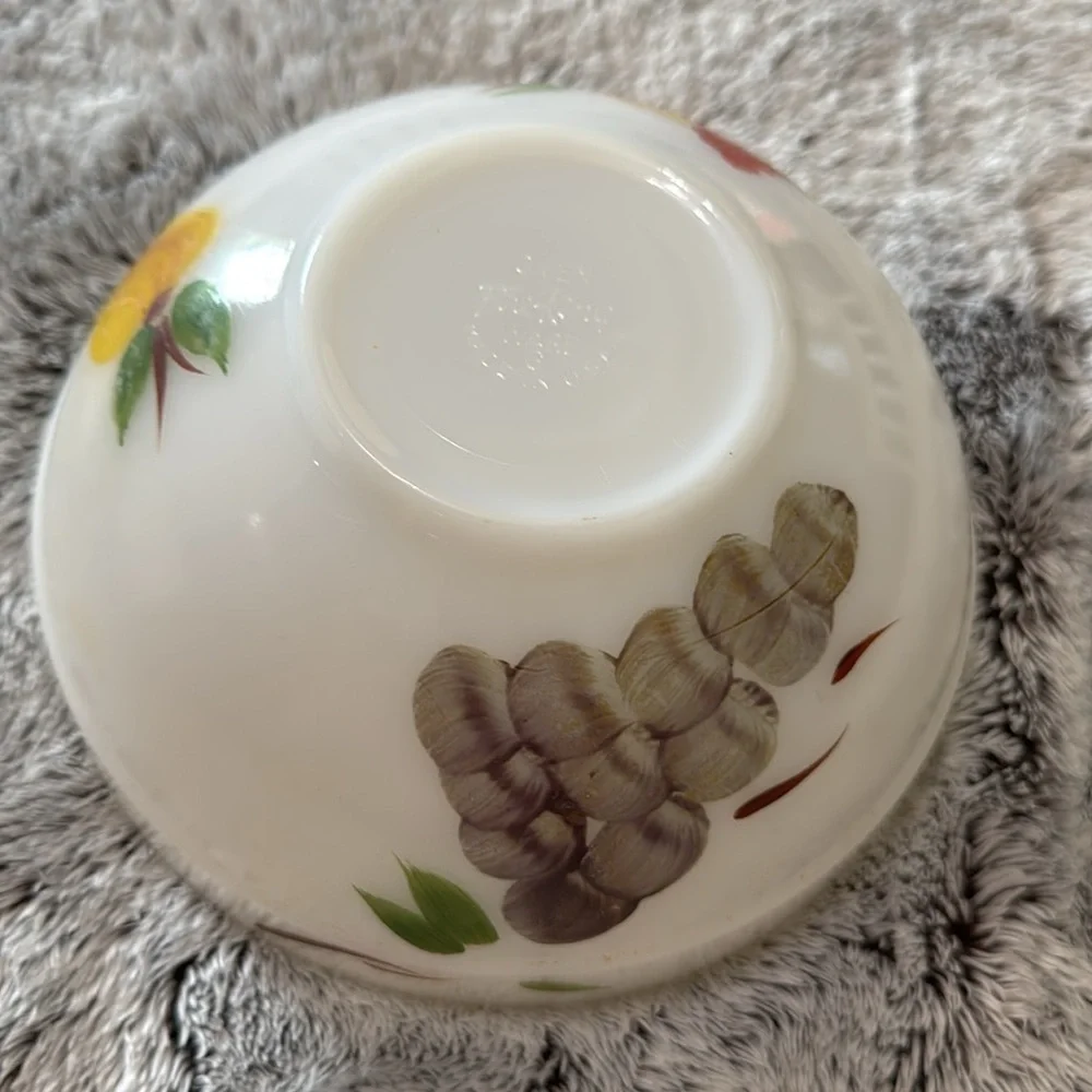 VTG Anchor Hocking Fire King Gay Fad Fruit Hand Painted Milk Glass Mixing Bowl‎